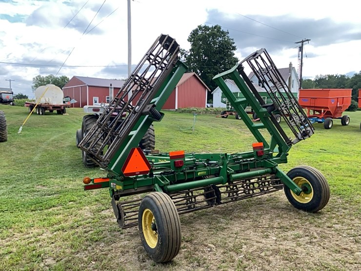john-deere-200-image-2