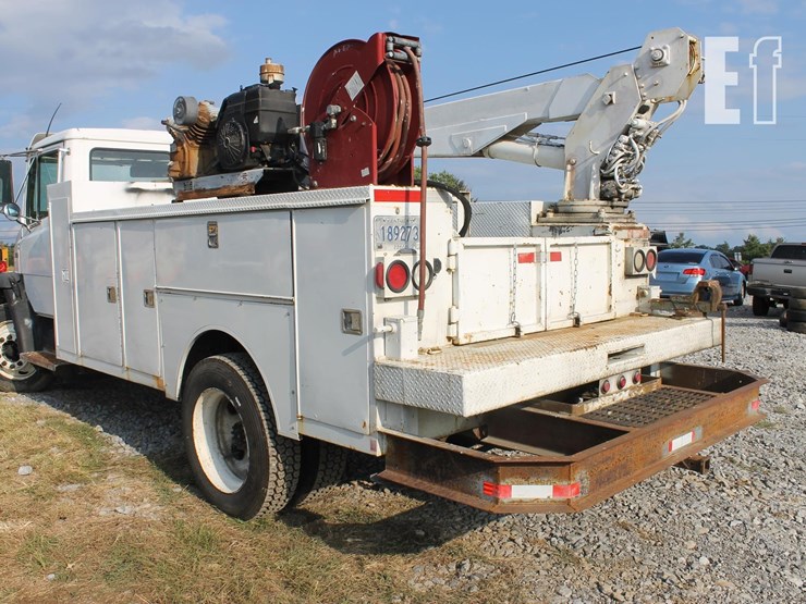 2001-freightliner-fl60-image-2