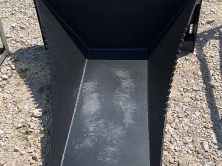 skid-steer-stump-bucket-image-2
