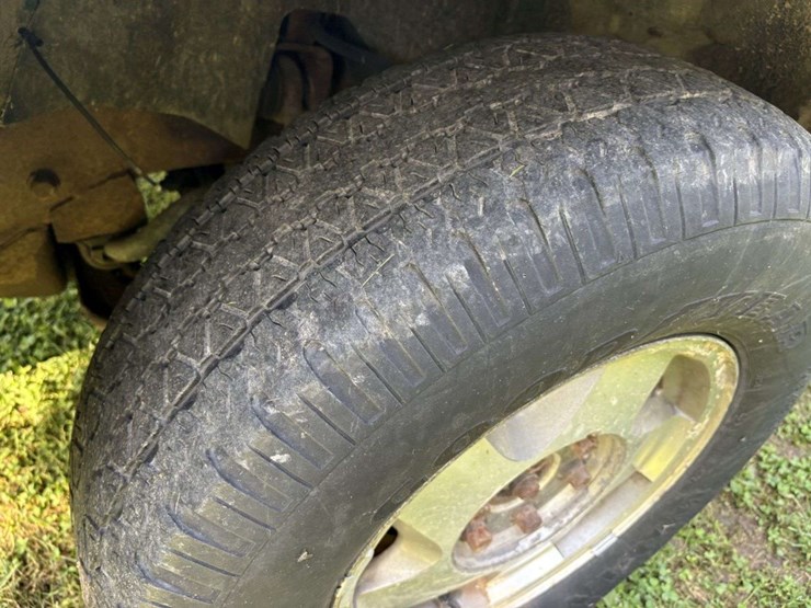 1990-chevy-silverado-k1500-4x4,-reg-cab,-8’-box,-245/75r16-tires-on-alloy-rims,-350-v8,-block-heater-image-8