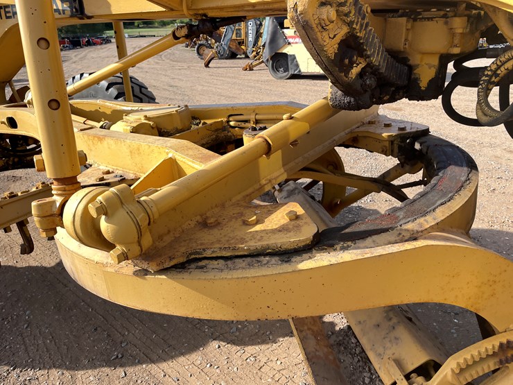 #2026-•-cat-no.12-road-grader-image-26