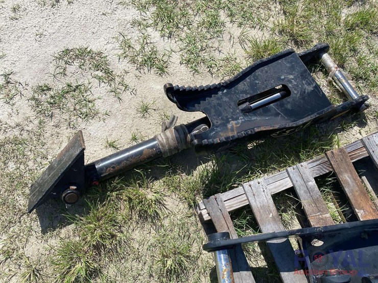 trojan-5t-45-36in-hydraulic-thumb-excavator-attachment-image-1