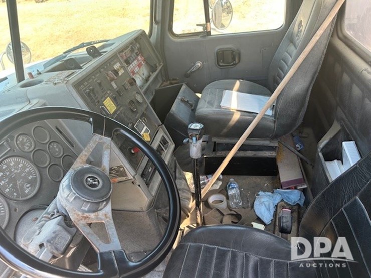1996-mack-ch613-image-15