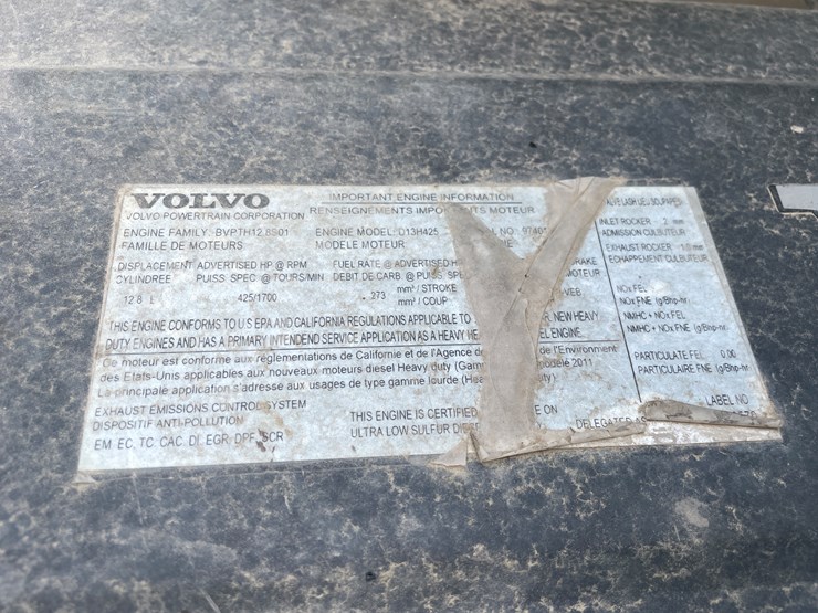 2012-volvo-10-image-26