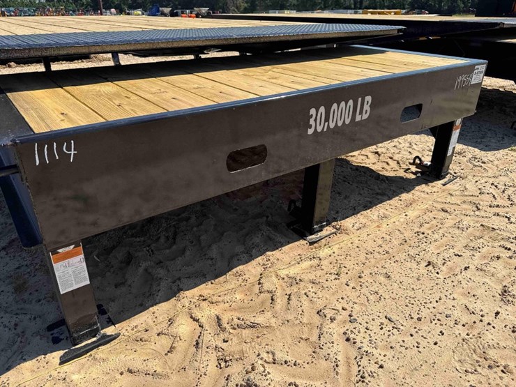 unused-x-star-20'-x-101"-loading-ramp-image-2