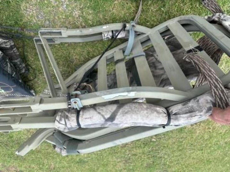 folding-hunting-tree-stand-&-pads-image-2