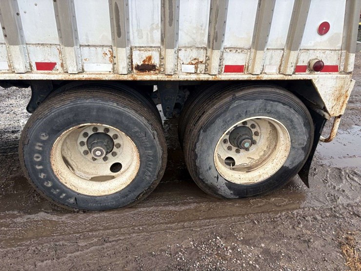 1979-cornhusker-800-40’-hopper-trailer,-66”-sides,-96”-wide,-tandem-axle,-11r24.5-on-steel-budd-rims-image-22
