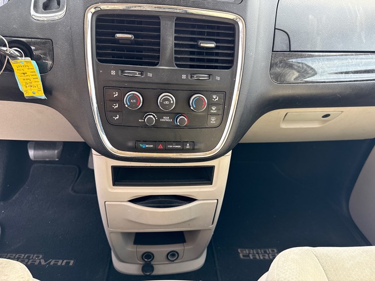 2015-dodge-grand-caravan-image-37
