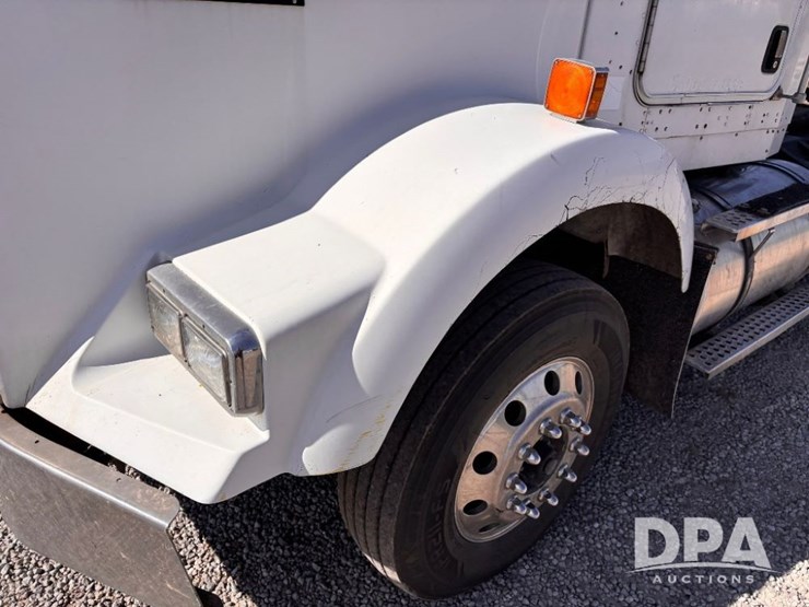 2005-kenworth-t800-image-19