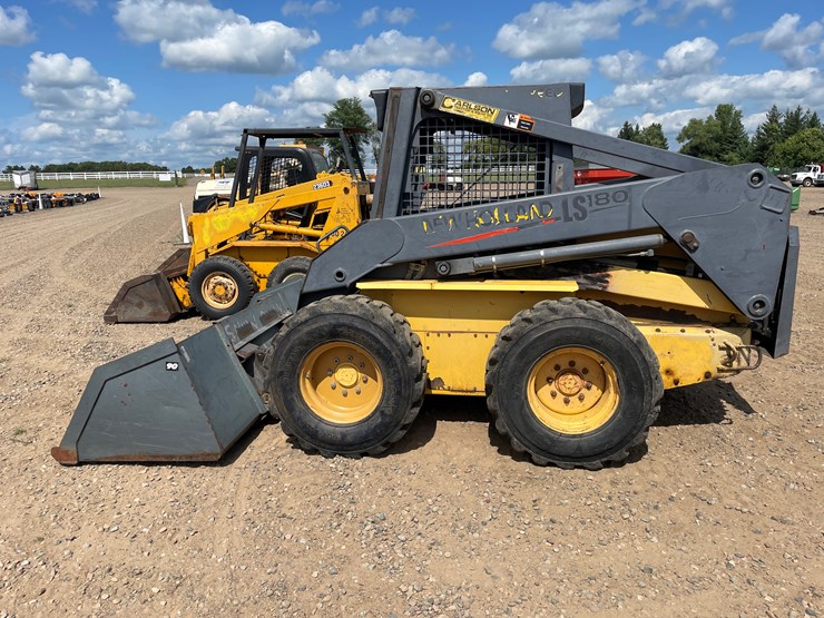 #2058-•-new-holland-l5180-skid-loader-image-2