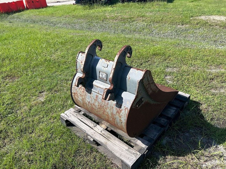 2021-vematec-30in-excavator-bucket-image-3