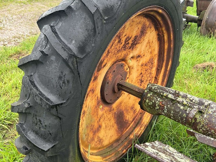 massey-harris-rear-end-image-26