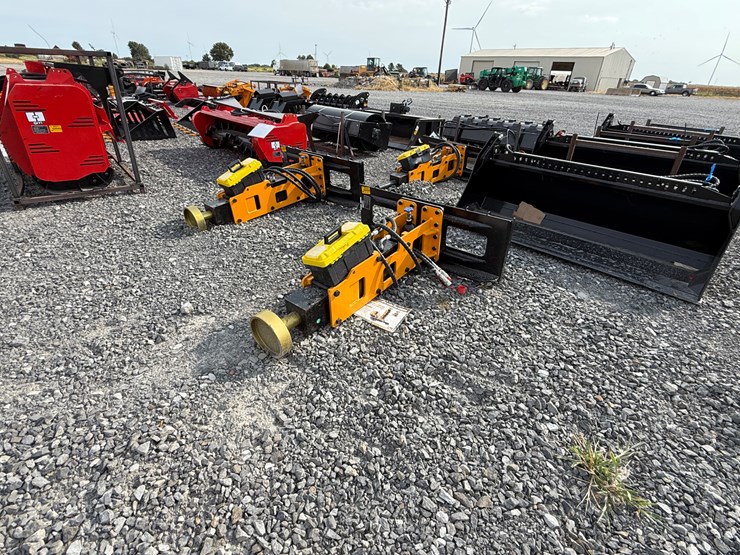 #2000-•-#26322-•-unused-giyi-skid-steer-post-driver-dzc6802507153-image-3