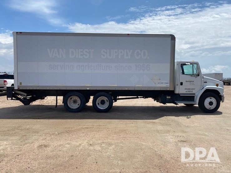 1998-freightliner-fl70-image-4