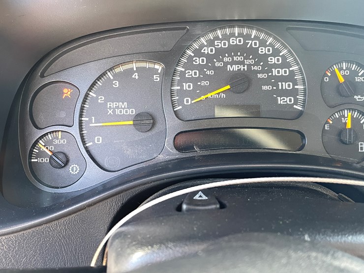 2004-chevrolet-silverado-image-32