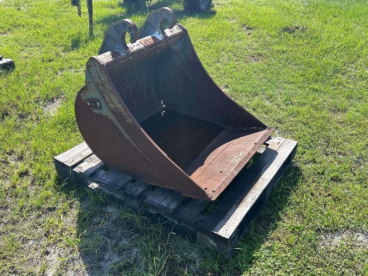 2021-vematec-30in-excavator-bucket-image-2