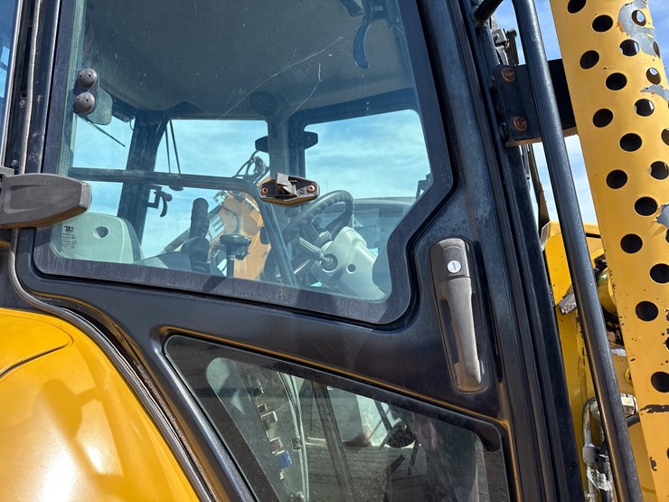 #160-•-#27079-•-caterpillar-f20f-2-4x4-backhoe-loader-image-22