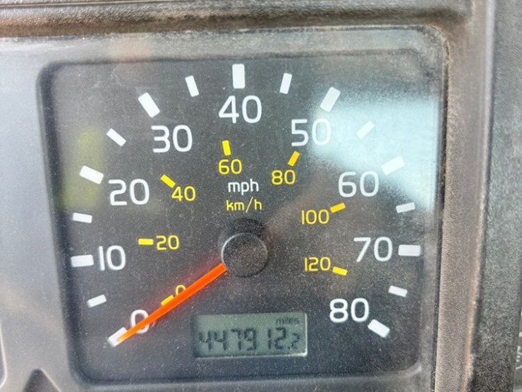 2001-volvo-truck-(dr12174)-image-12