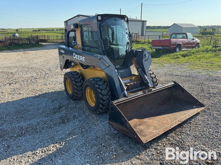 2011-deere-326d-image-3