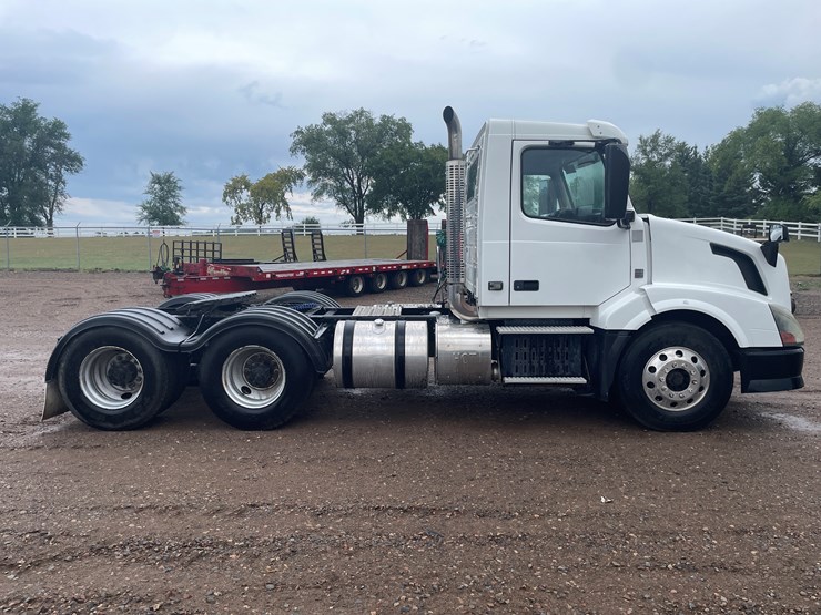 #2145-•-2012-volvo-d13-truck-tractor-(has-mn-title)-image-6
