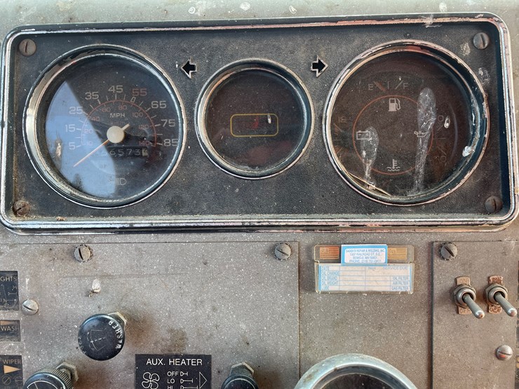 #2144-•-1982-chevrolet-kurbmaster-box-truck-(has-mn-title)-image-7