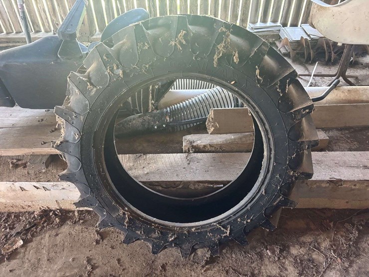 (2)-galaxy-9.5-21-tires-image-9