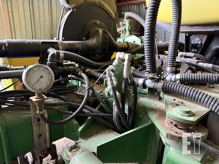 1997-john-deere-1770-image-33