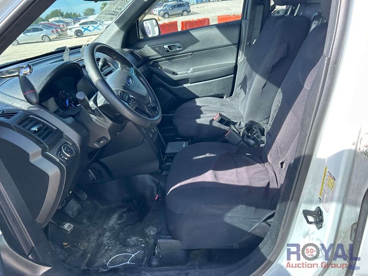 2017-ford-explorer-image-12