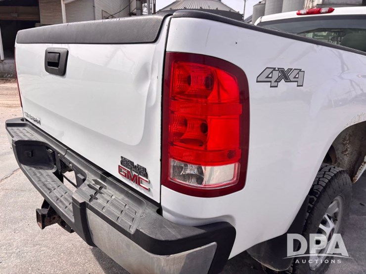 2012-gmc-sierra-2500-image-40