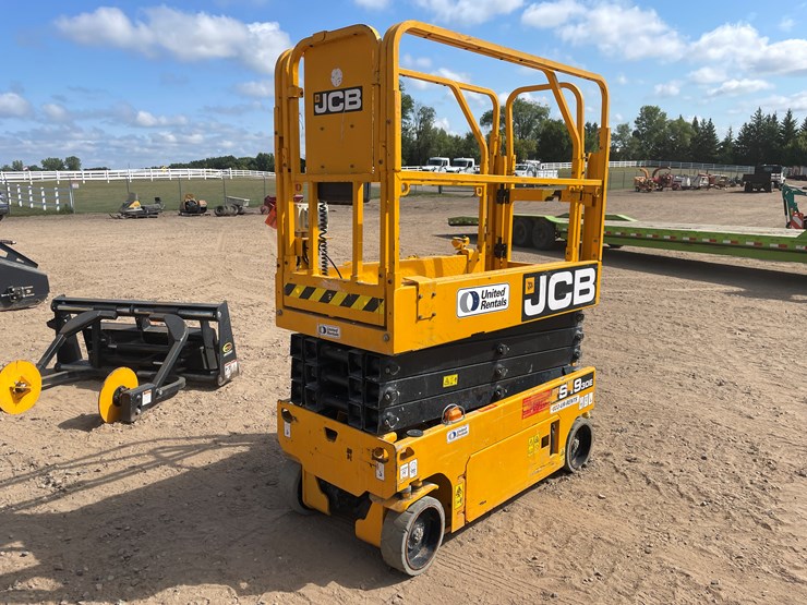 #2020-•-2021-jcb-scissor-lift-image-4