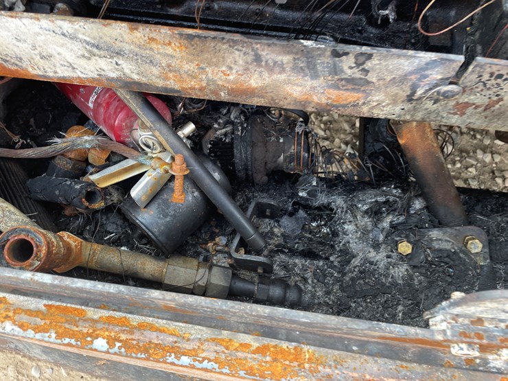 #2059-•-lull-telehandler-*non-runner*-*fire-damage*-image-30