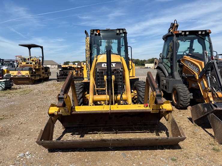 #160-•-#27079-•-caterpillar-f20f-2-4x4-backhoe-loader-image-2