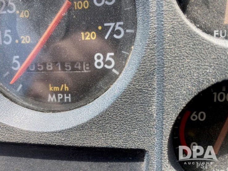 1998-freightliner-fl70-image-14