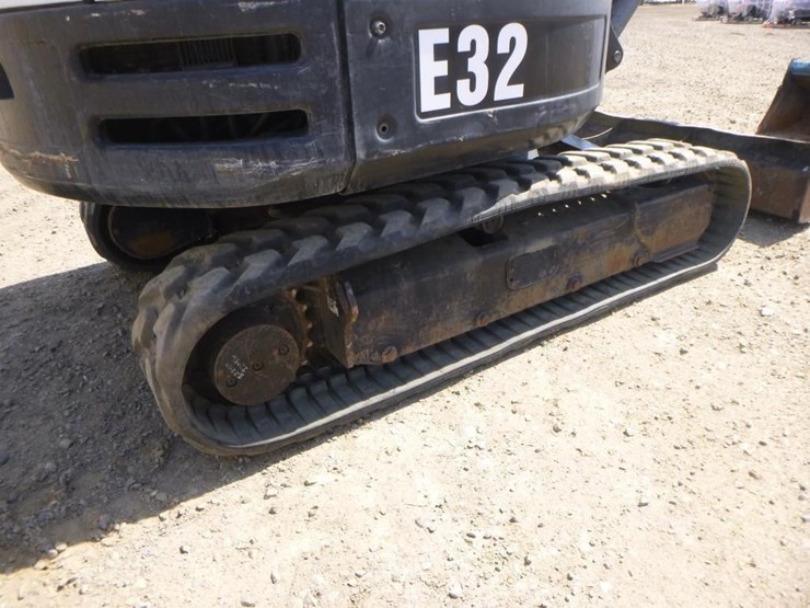 2016-bobcat-e32-image-30