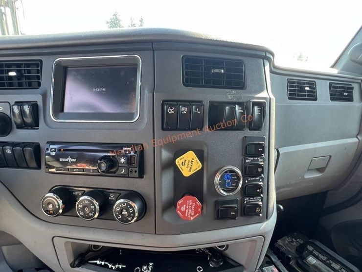 2016-peterbilt-579-image-39