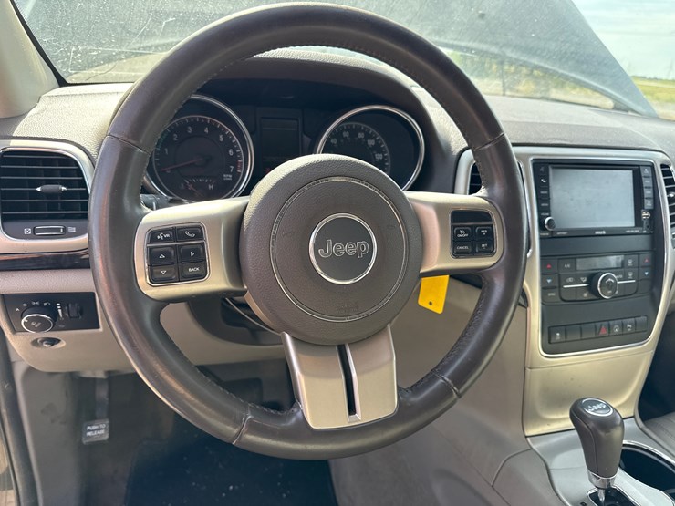 2013-jeep-grand-cherokee-image-29