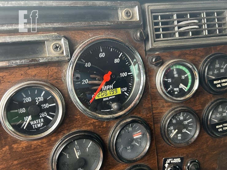 1990-peterbilt-379-image-15