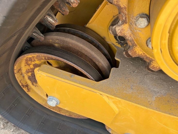 2023-caterpillar-259d3-image-19
