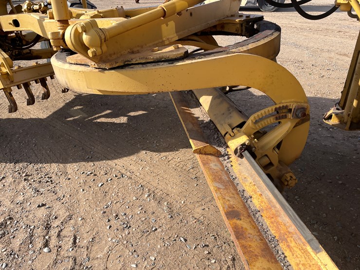 #2026-•-cat-no.12-road-grader-image-27