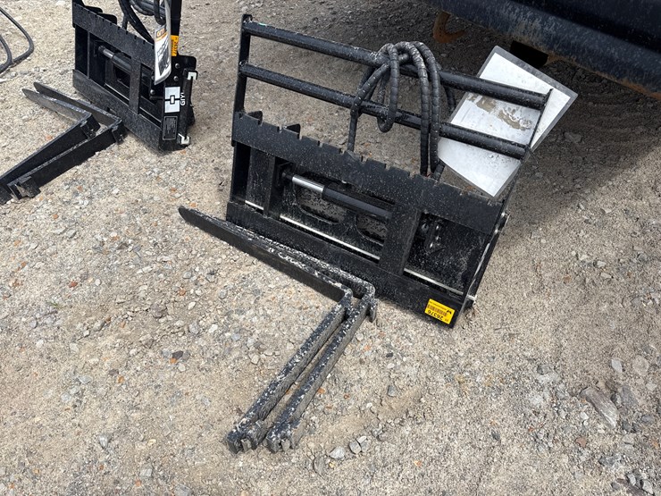 #230-•-#26376-•-unused-giyi-30"-mini-skid-steer-side-shift-fork-xcyhc2507282-image-1