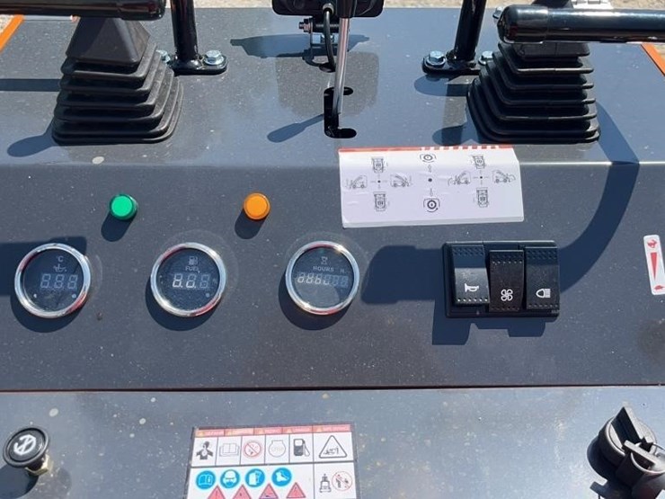 landhero-ldh-t460-mini-skid-steer-image-5