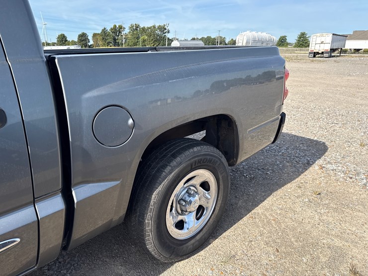 2005-dodge-dakota-image-13