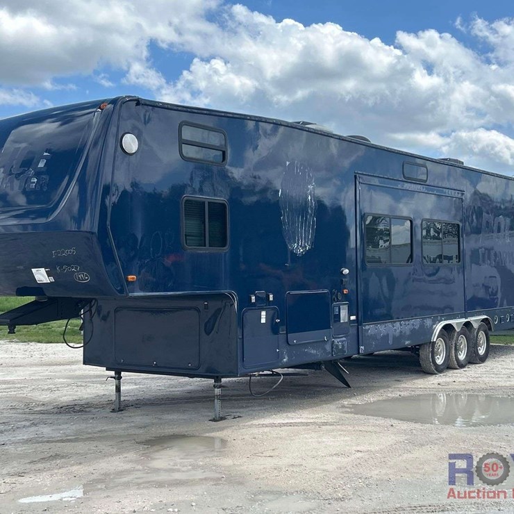 2008 KZ Sportsman Police Bunk 5th Wheel Tri-Axle Travel Trailer