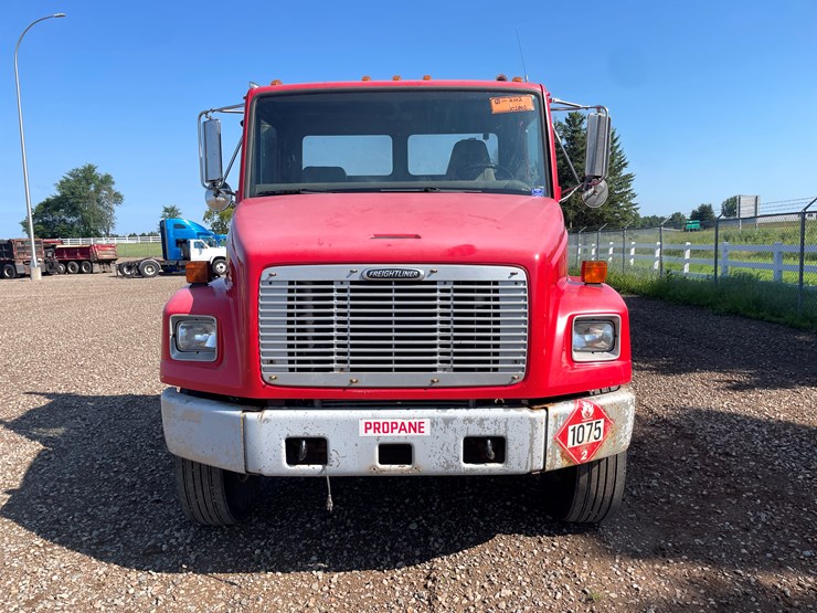 #2113-•-2003-freightliner-f170-cab-and-chassis-(has-mn-title)-image-8