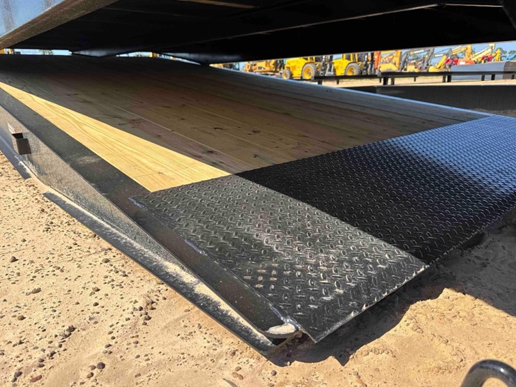unused-x-star-20'-x-101"-loading-ramp-image-4