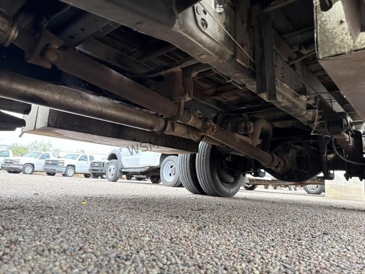 2010-ford-f550-image-23