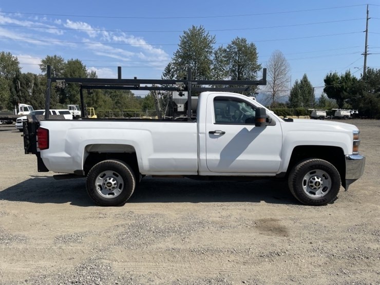 2015-chevrolet-silverado-image-3