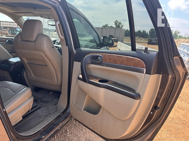 2011-buick-enclave-image-24