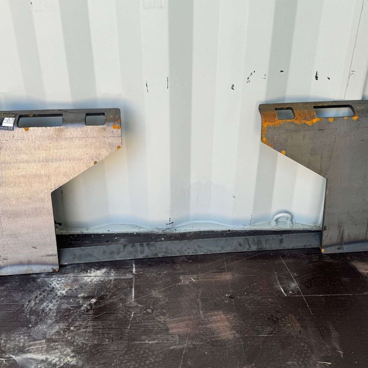 Wolverine QMP1-16-10T Attachment Plates (Pair)