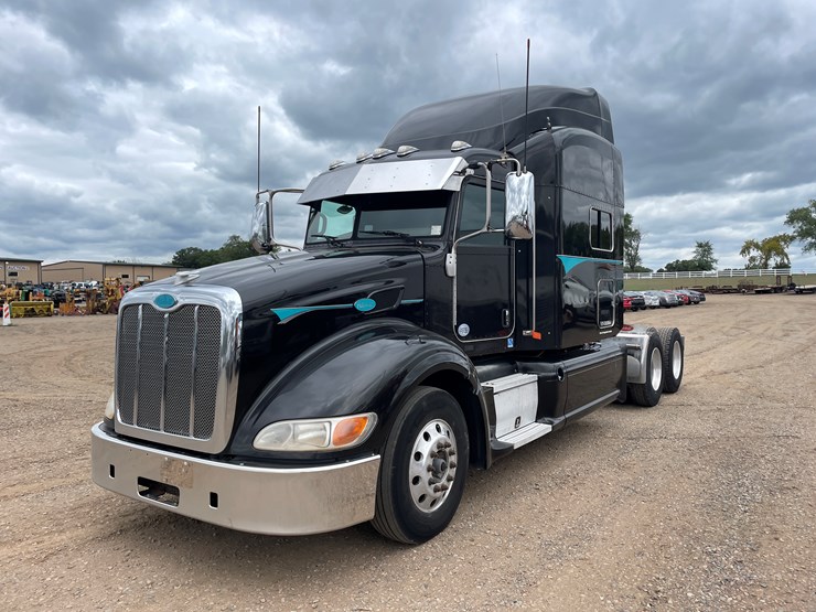 2013-peterbilt-386-image-1